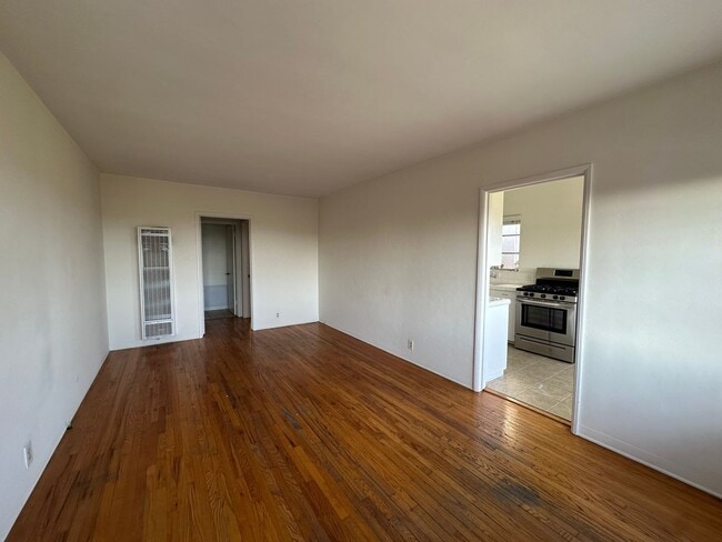 Foto del edificio - Riviera 1 Bdrm with City Views!