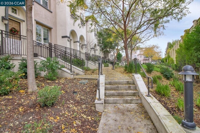 Building Photo - 2066 Mendocino Lane