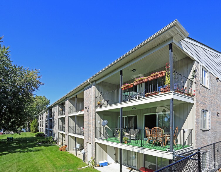 Cass Lake Shore Club Apartments Rentals Waterford, MI