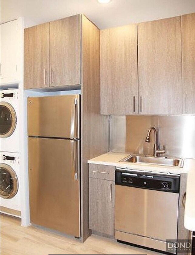 Foto principal - 349 E 52nd St