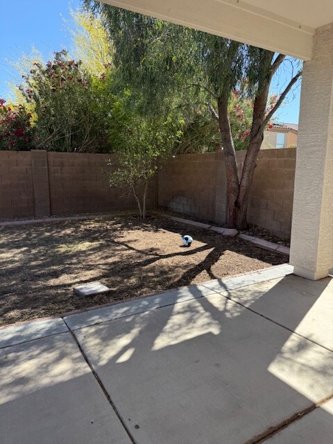 Foto del edificio - 6431 W Desert Hollow Dr