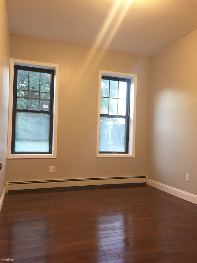 Building Photo - 3 br, 2 bath  - 65 Obrien Pl 1st Floor