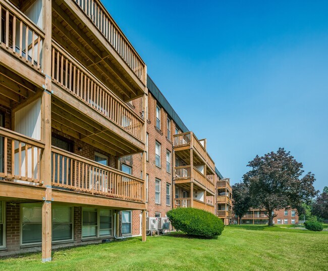 COVE West Hartford Apartments in West Hartford, CT
