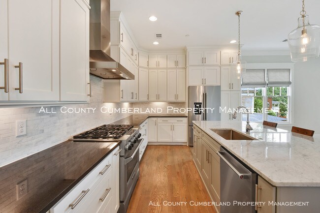 Building Photo - Immaculate Grant Park Place Home!!