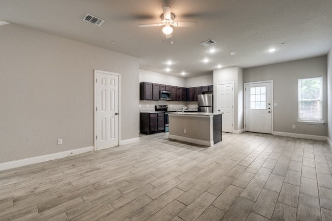 Building Photo - 7813 Savannah Brooks
