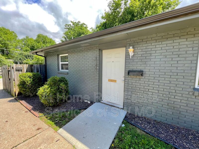 1349.5 E Elm St, Springfield, MO 65802 Condo for Rent in Springfield