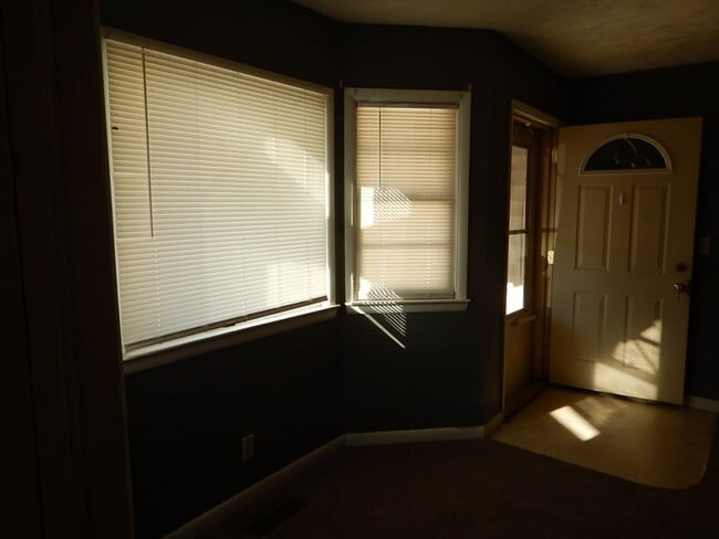 Foto del edificio - 219 McDonald Ave