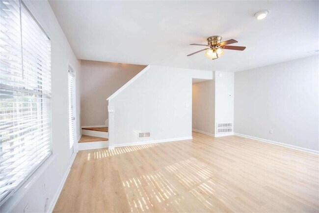 Building Photo - 1020 Linwood Trce