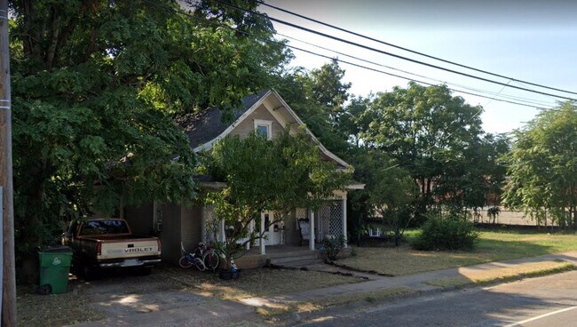 Building Photo - 127 N Avenue D