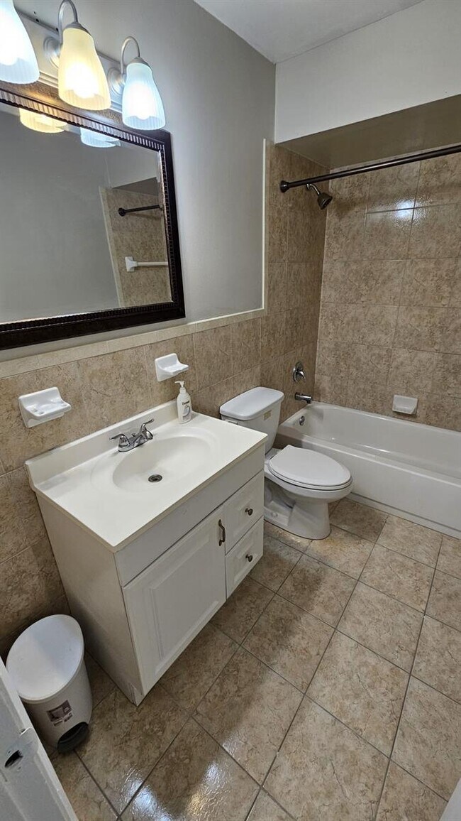 Foto del edificio - 5881 NW 16th Pl