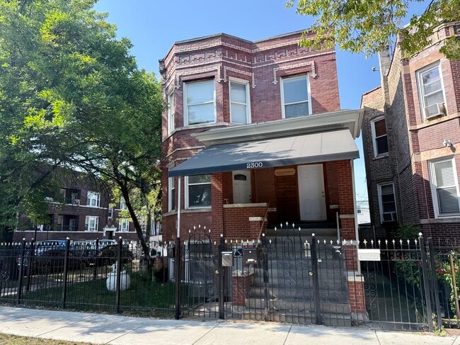 Building Photo - 2300 N Springfield Ave