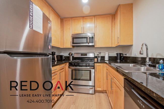 Building Photo - 1 Month Free Move-in Special! Fully Furnis...
