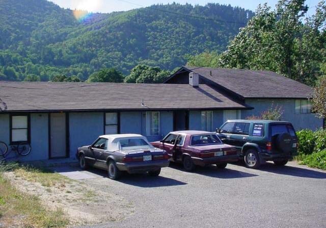 Primary Photo - 872 S Main St