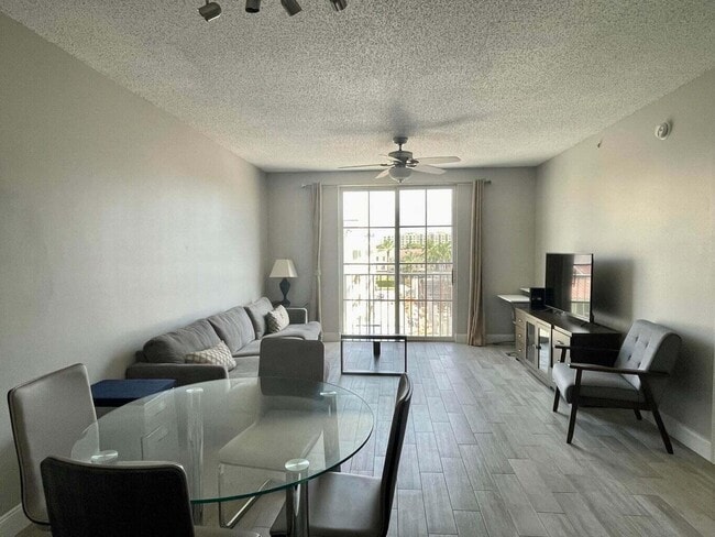 Foto del edificio - 630 S Sapodilla Ave