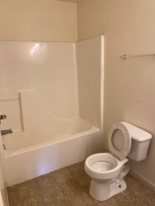 166 Bowery St Unit 3B, Frostburg, MD 21532 Room for Rent in Frostburg