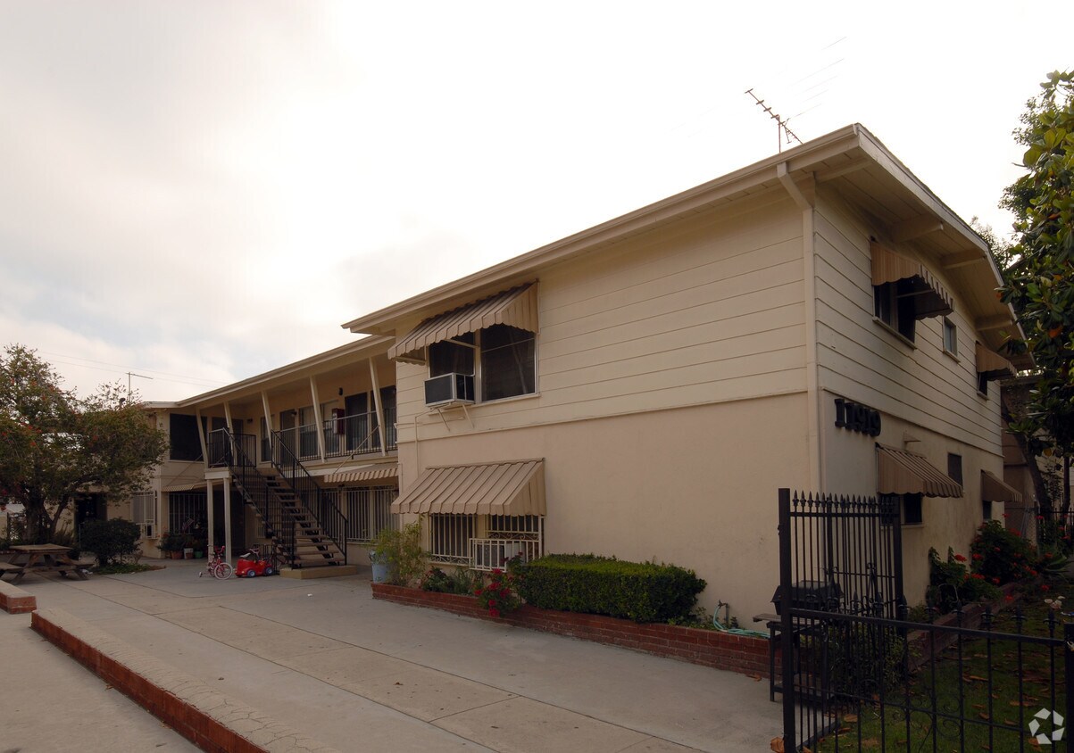 11919 Vanowen St, North Hollywood, CA 91605 Apartments in North