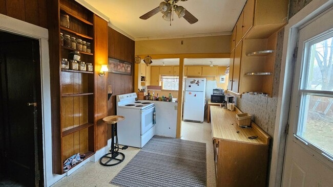 Foto del edificio - Large Corner Lot House