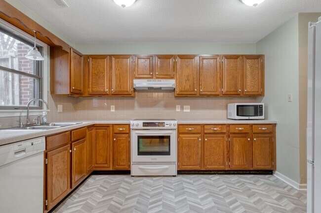 Foto del edificio - 3 bed/2 1/2 Bath.  Pet Friendly.  Easy access to I81/US460