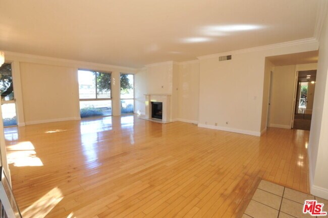 Building Photo - 318 N Maple Dr