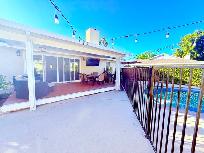 Building Photo - 6424 Penfield Ave