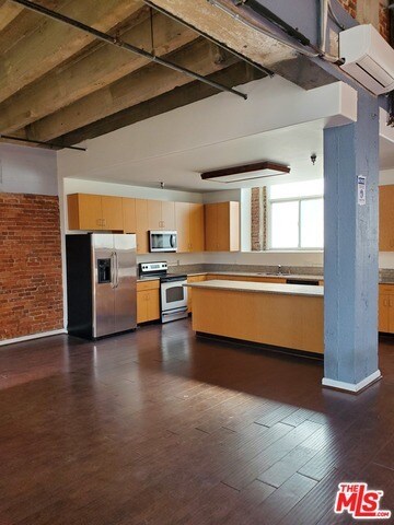 Building Photo - 711 S Olive St