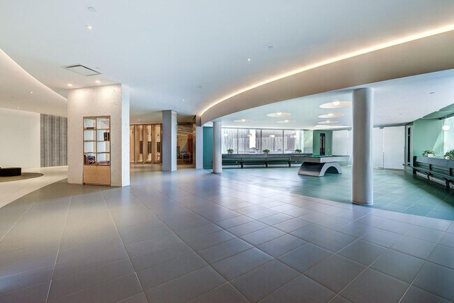 Building Photo - 1555 Boul. René-Lévesque O