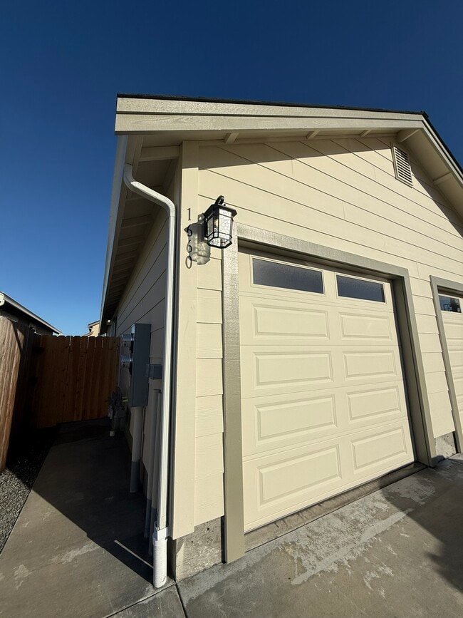 Building Photo - 1660 Ascent Pl