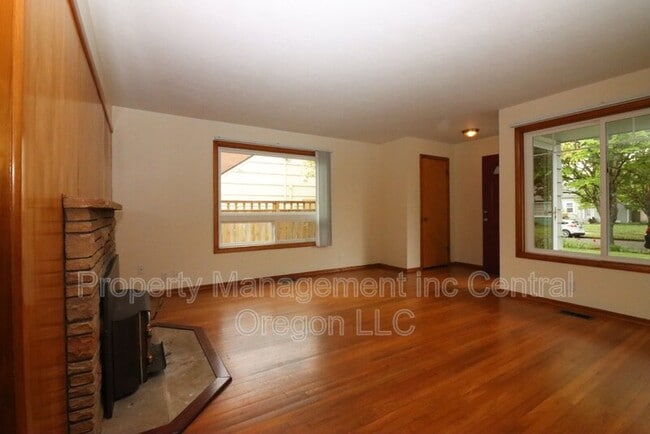 Foto del edificio - 1670 Yew St SE