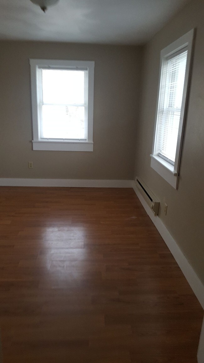 Building Photo - 2000 University Ave