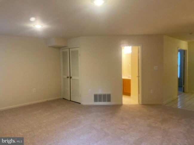 Building Photo - 5604 Gresham Ln