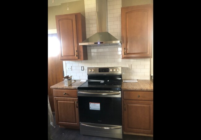 Building Photo - 135 Chestnut St