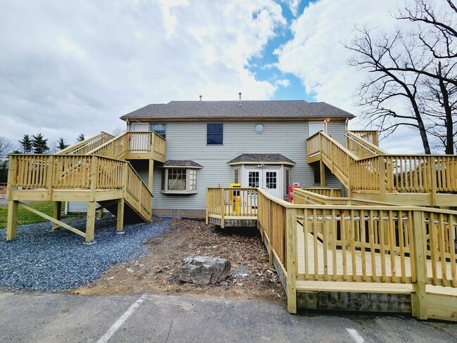 Building Photo - 1811 Route 611