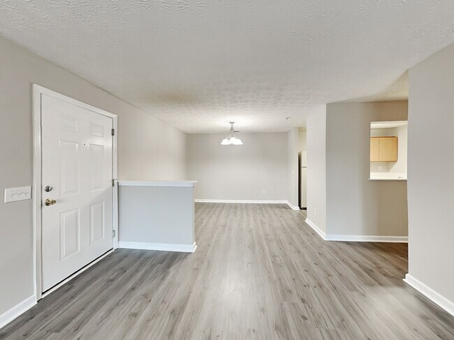 Building Photo - 7302 Fairington Village Dr
