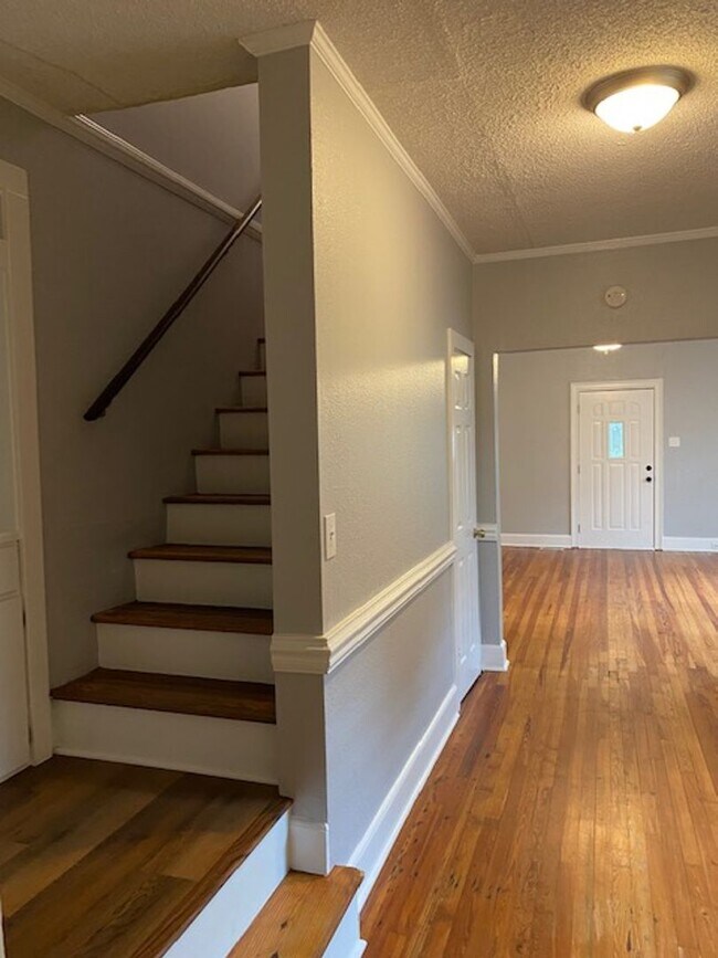 Foto del edificio - Romega Properties