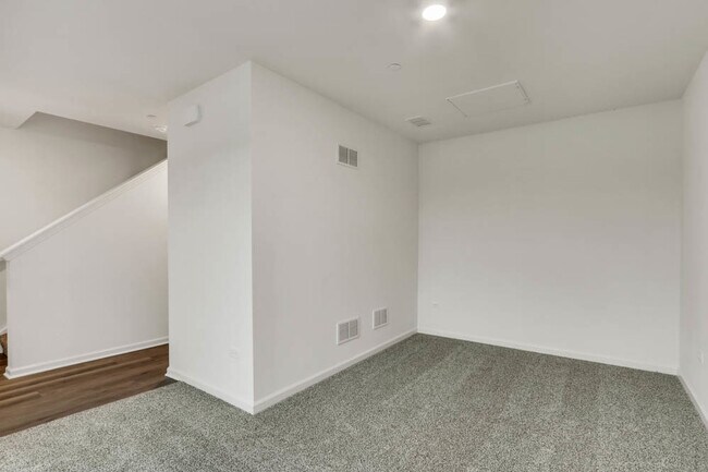 Foto del edificio - 370 Bridgeview Ct
