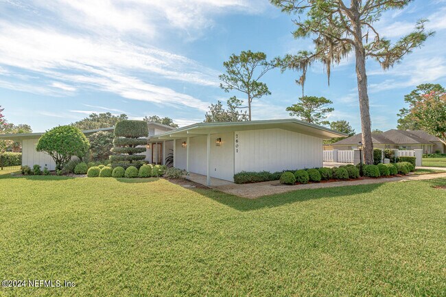 Building Photo - 7601 Hollyridge Cir
