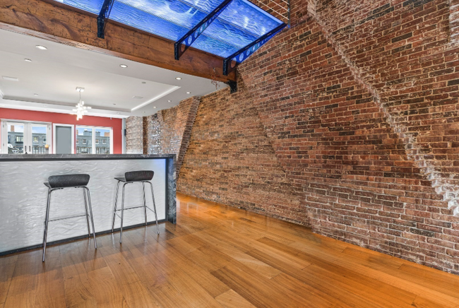 Building Photo - 39 Commercial Wharf