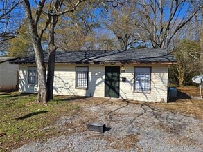 Building Photo - 412 Edward St