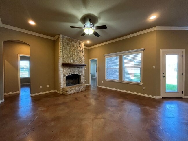 Building Photo - 3000 Silver Saddle Dr