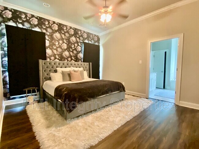 Foto del edificio - 8103 Stonelake Cir Ave E