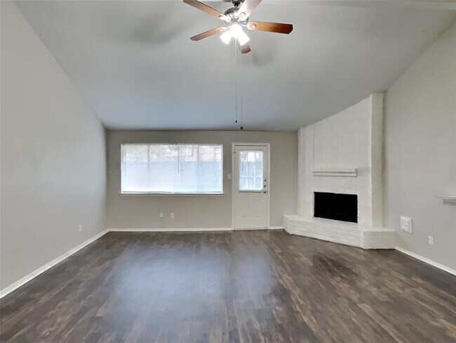 Foto del edificio - 16738 Sky Blue Ln