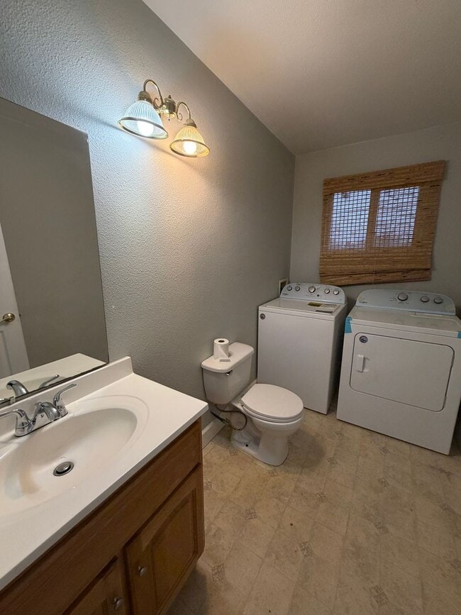 Building Photo - Cozy Home for Rent