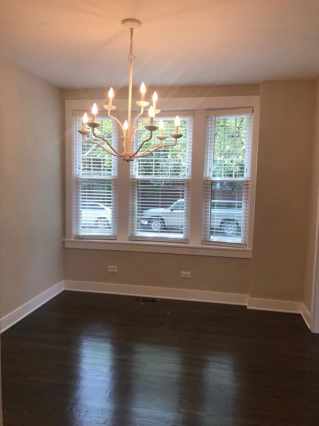 Foto del edificio - 3701 N Oakley Ave