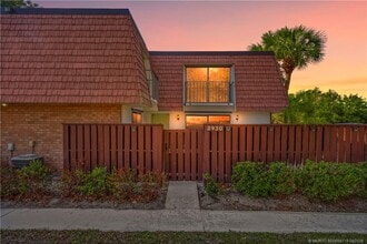 Building Photo - 2930 SW Sunset Trace Cir