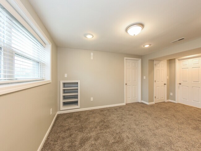 Foto del edificio - Bright and Spacious 4-Bedroom Home