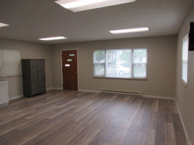 Building Photo - 3414 Elm Street