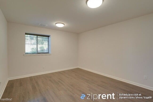 Building Photo - 4 br, 3.5 bath Townhome - 22328 88th Ave S...