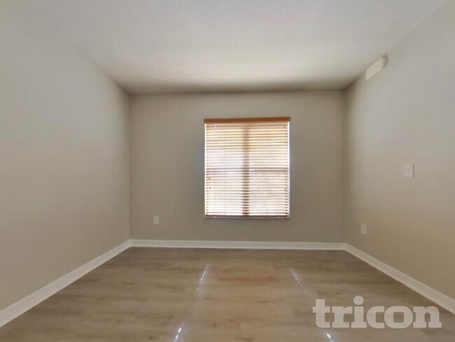 Foto del edificio - 321 Black Springs Ln