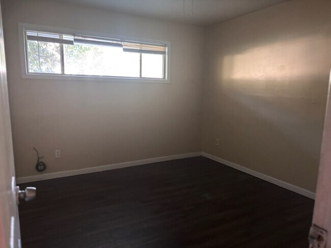 Foto del edificio - 3831 Meadow Ln