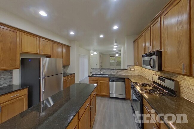 Building Photo - 7147 Silverwind Cir